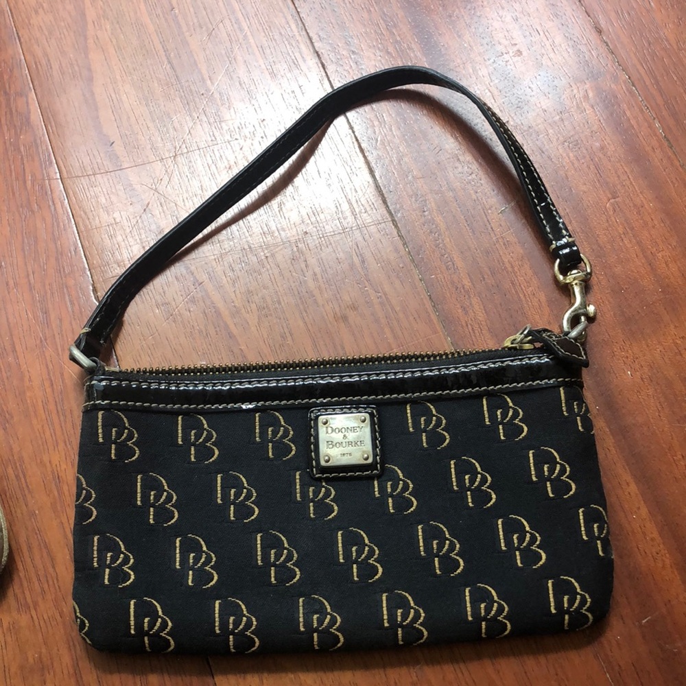 Dooney and Bourke clutch